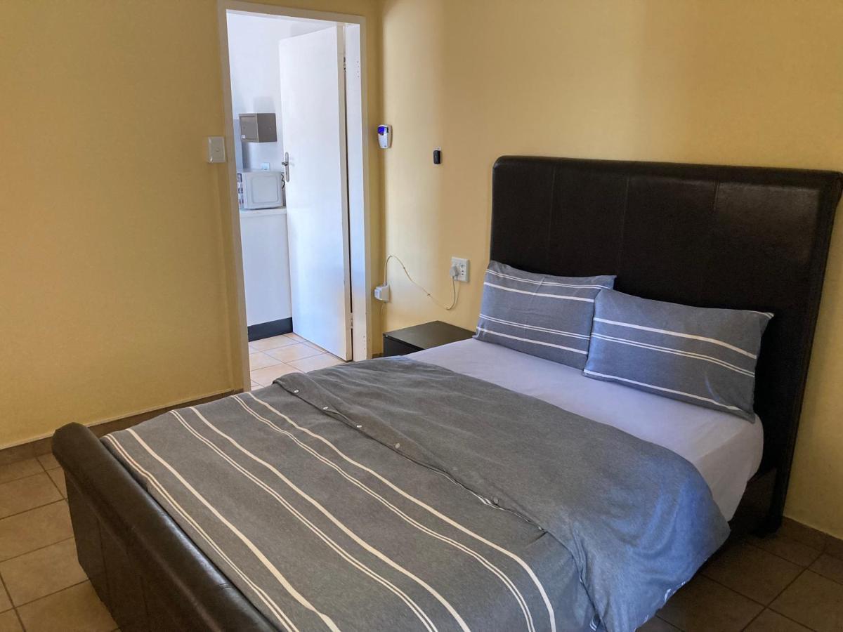Ramblers Self Catering Accommodation Windhoek Exterior foto