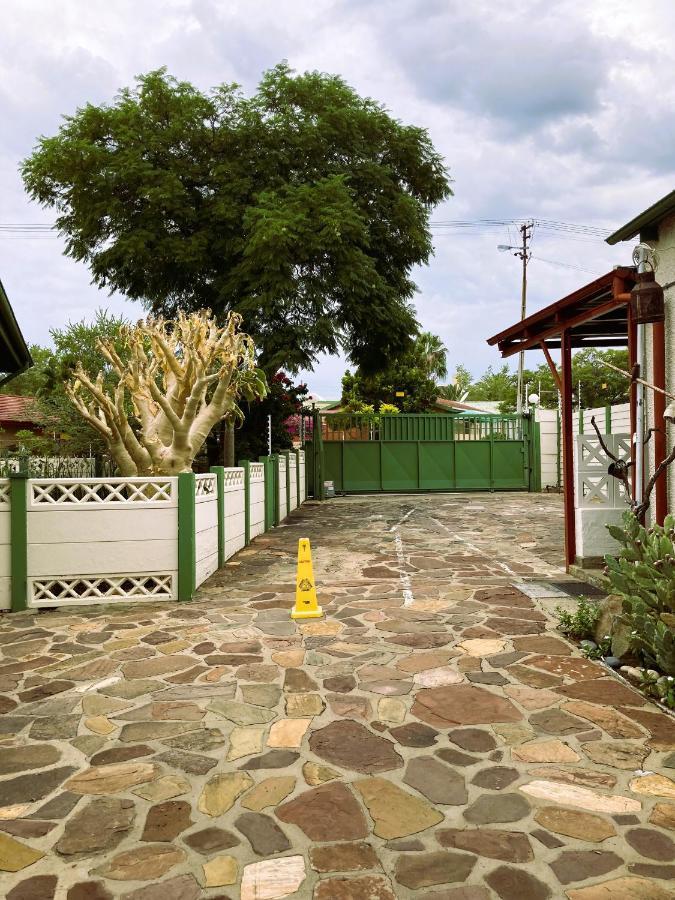 Ramblers Self Catering Accommodation Windhoek Exterior foto